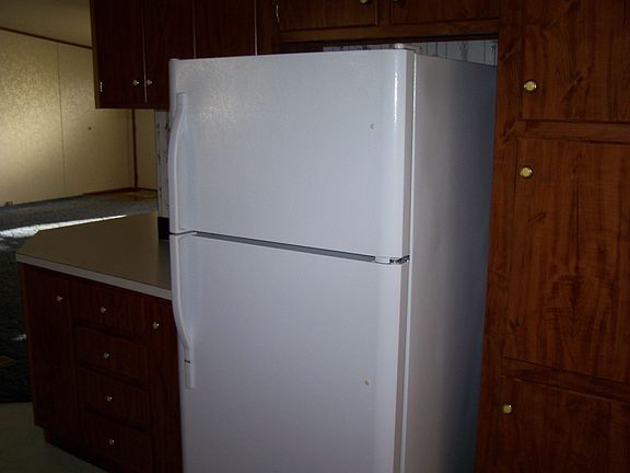 3rd image of 904 Caroline Ct