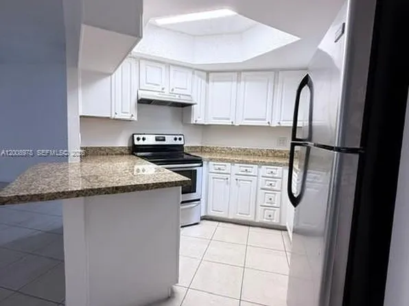 8333 Lake Dr, Doral, FL