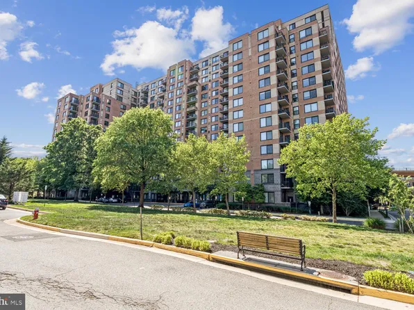 2451 Midtown Ave APT 725, Alexandria, VA 22303
