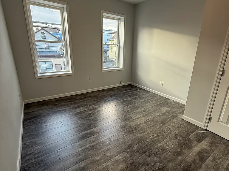 148 3rd St #3 — Photo 7