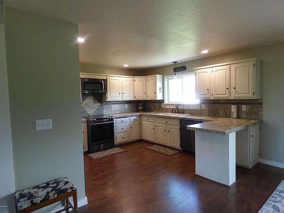 2nd image of 685 Honeyhouse Ln