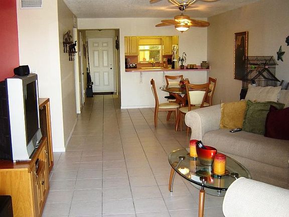 3rd image of 1617 SE 15th St APT 406