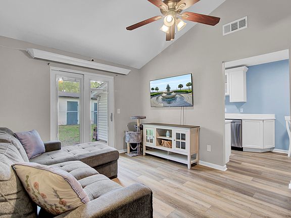 5th image of 125 Susan Dr #A-b