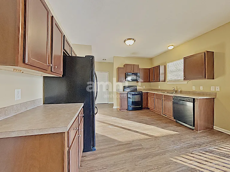 103 Porter Ct — Photo 3