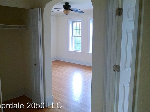 4th image of 2052 W Summerdale Ave APT 2A