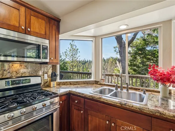 27391 Peninsula Dr, Lake Arrowhead, CA 92352