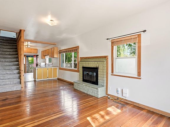 3rd image of 1023 Washington Ave