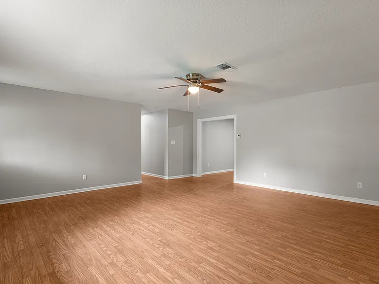 300 Oak Ln — Photo 9