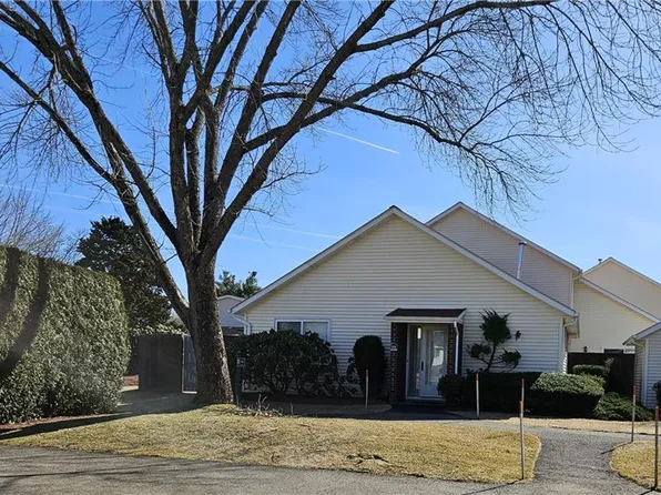 951 Brighton Way, Warwick, RI 02886