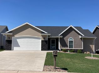 N1507 Meadow Park Dr, Greenville, WI 54942