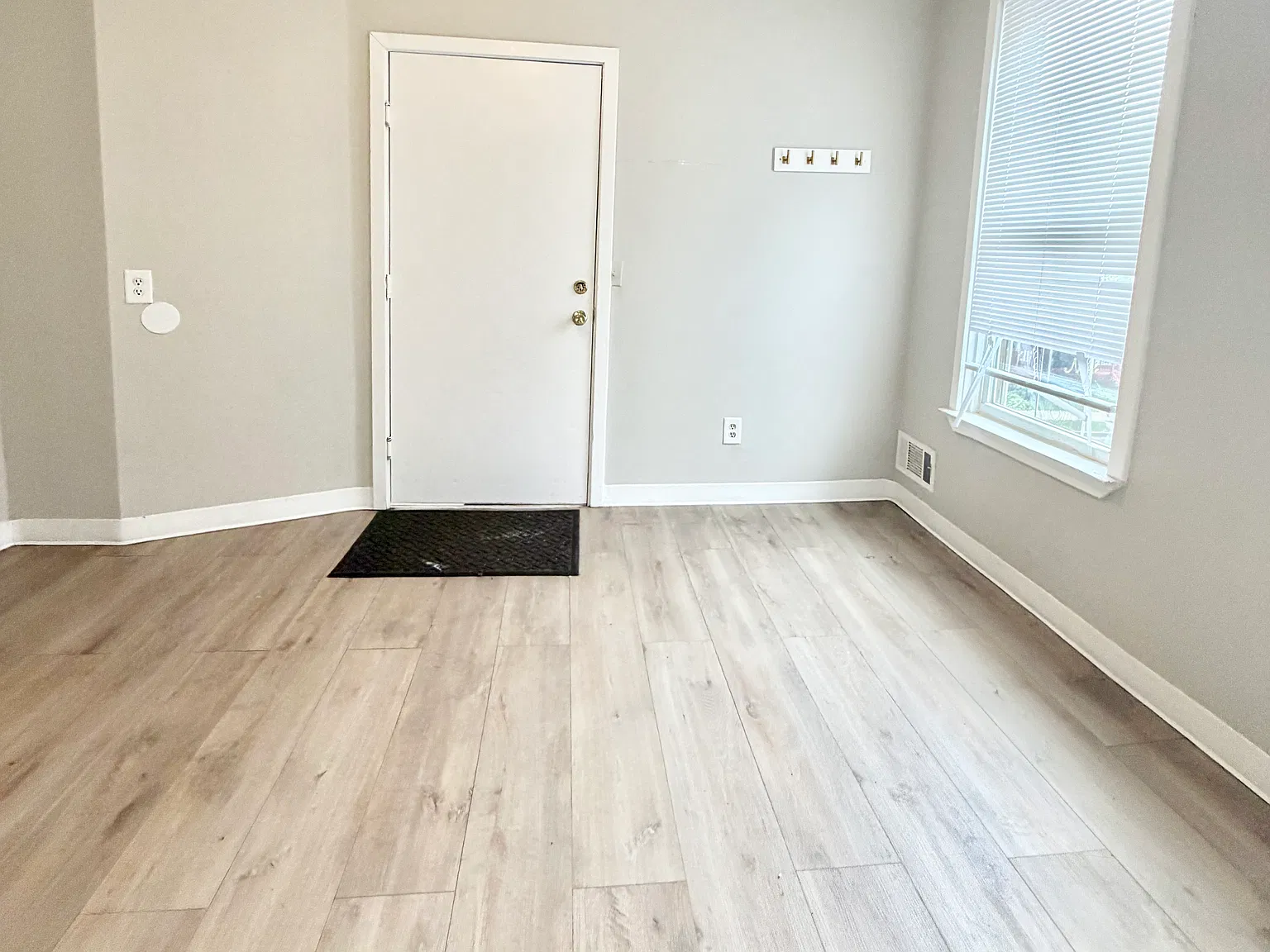 2 bed, 700 sqft, $1,400 — Photo 3