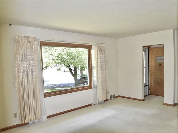 4th image of 410 Fairview Ave