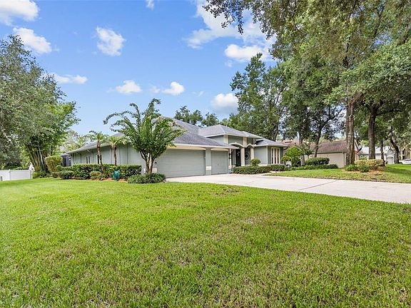 3rd image of 28 CAMELOT RIDGE DRIVE