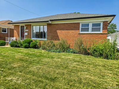 25325 San Rosa Dr, Saint Clair Shores, MI, 48081