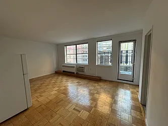 Rented by Manhattan Realty Group