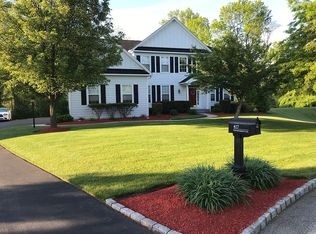 417 Partridgeberry Ln, Chester Springs, PA 19425