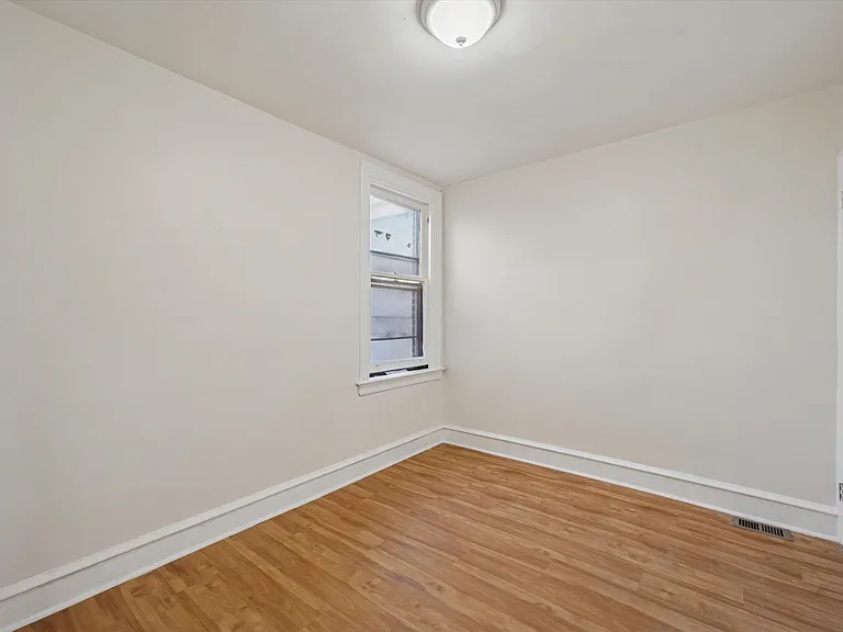 1623 S Lindenwood St — Photo 7