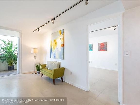 4th image of 1621 Collins Ave APT 305