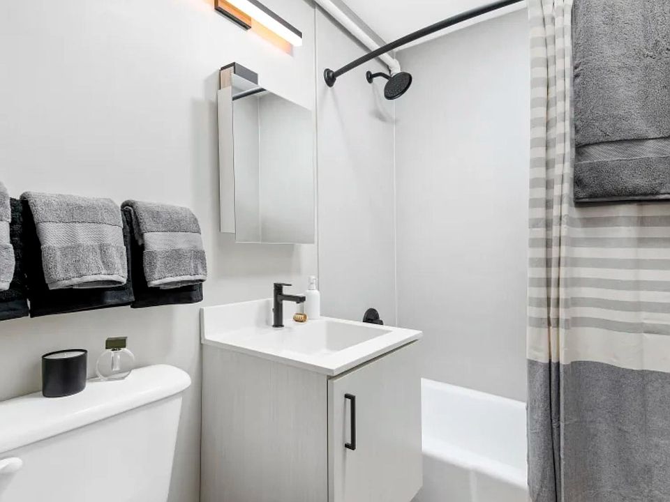 1st image of 1905 W Ogden Ave #611