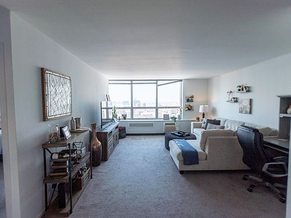 4th image of 70 W Burton Pl APT 2508