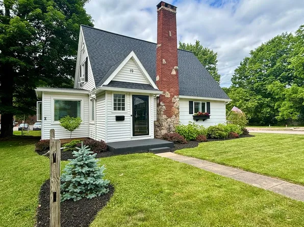 19 Charleston St, Wellsboro, PA 16901