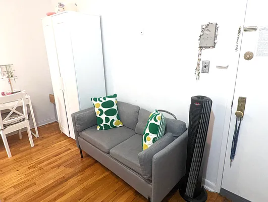 Rented by City Connections Realty | media 3