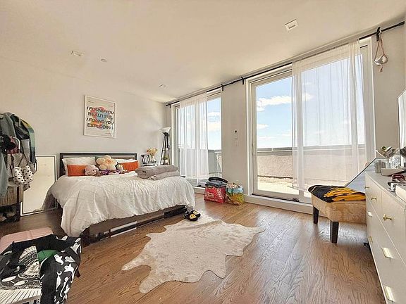 2nd image of 321 Woodbine St #4F
