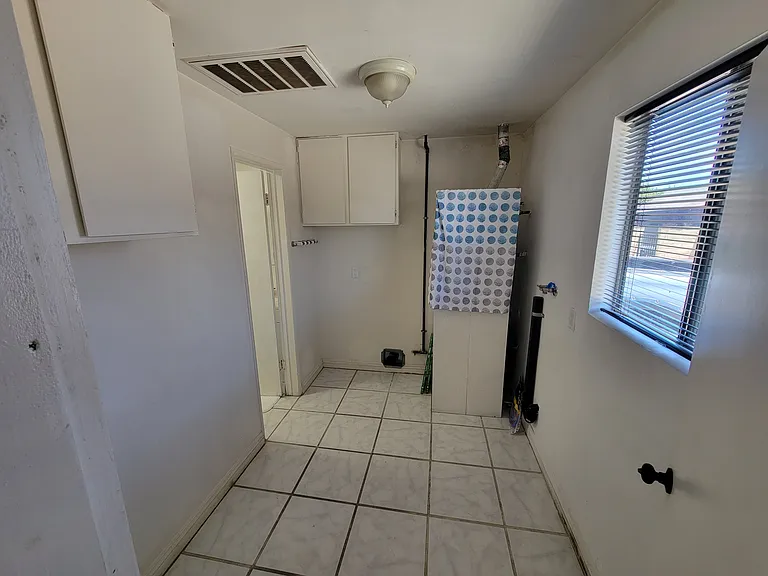 N Soldano Ave — Photo 22