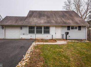 53 Macintosh Rd, Levittown, PA 19056