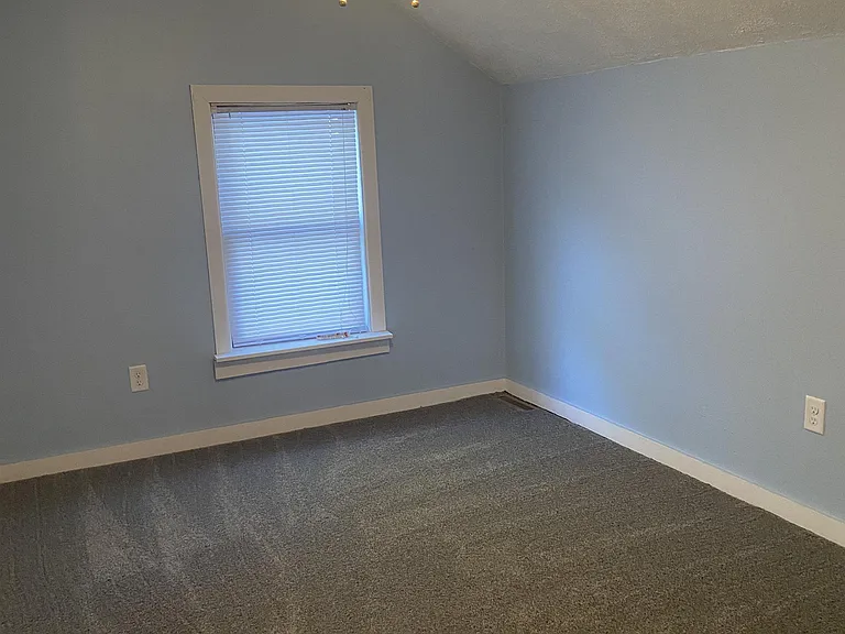 210 W Palmer Ave — Photo 9
