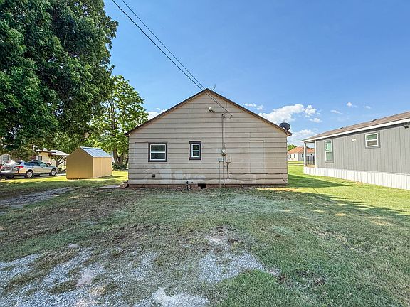 3rd image of 1026 Choctaw St