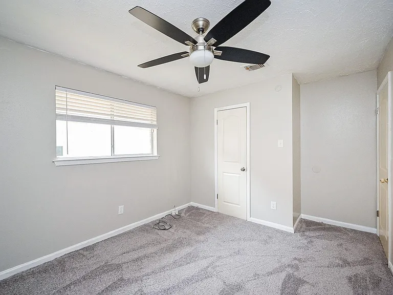 1114 Blue Diamond Dr — Photo 16