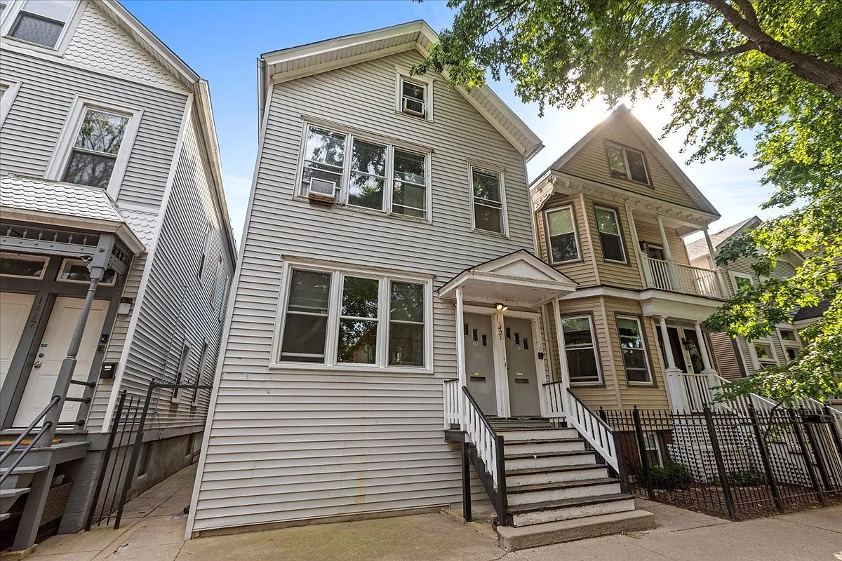 2 bed, 1.0 bath, 700 sqft, $1,975 — Photo 1