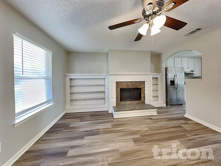 605 Tramore Ct — Photo 3
