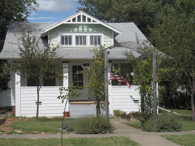 1st image of 229 E 5th St NE