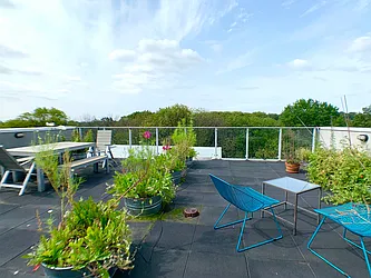 Rented by R New York