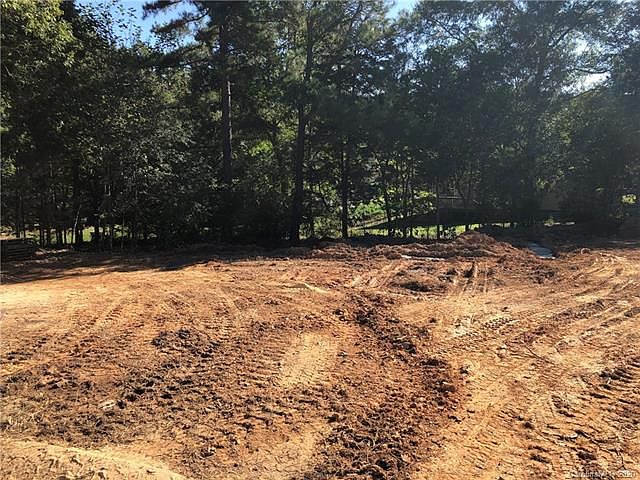 2nd image of 324 Eagle Creek Rd
