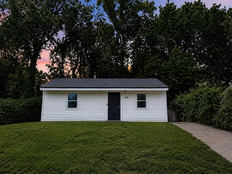 1200 N 50th Ter — Photo 1
