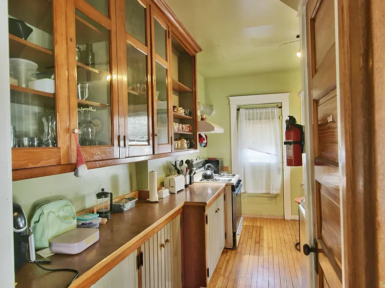 2282 Grandview Ave — Photo 5