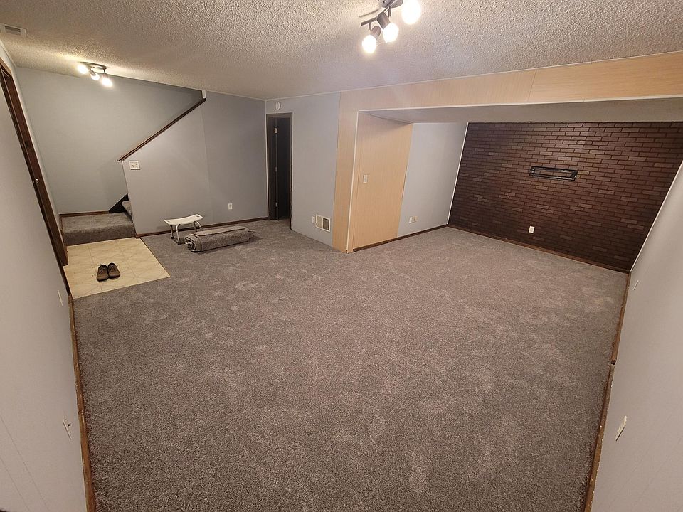 Lower level(entrance from garage)
