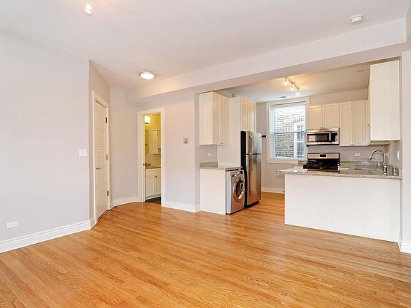 4th image of 3600 N Oakley Ave