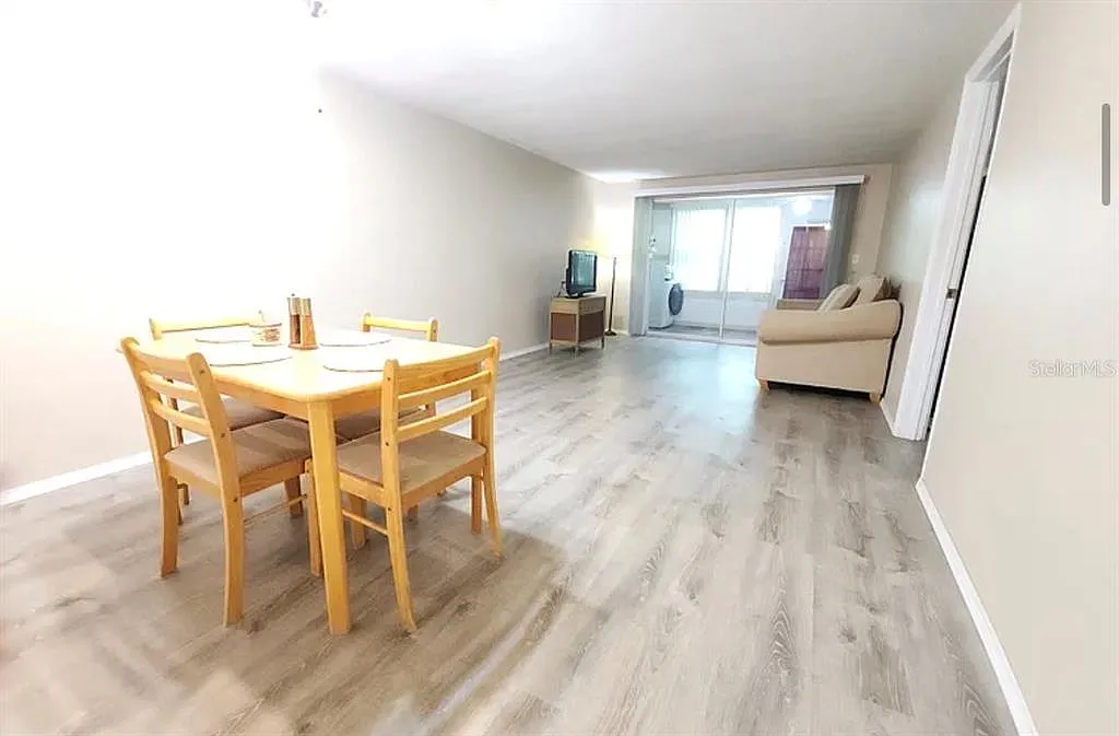 2 bed, 2.0 bath, 888 sqft, $1,250 — Photo 3