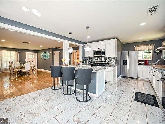 3rd image of 727 Tanners Bridge Cir