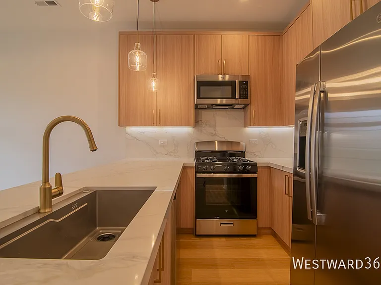 2046 W Washington Blvd #3 — Photo 2