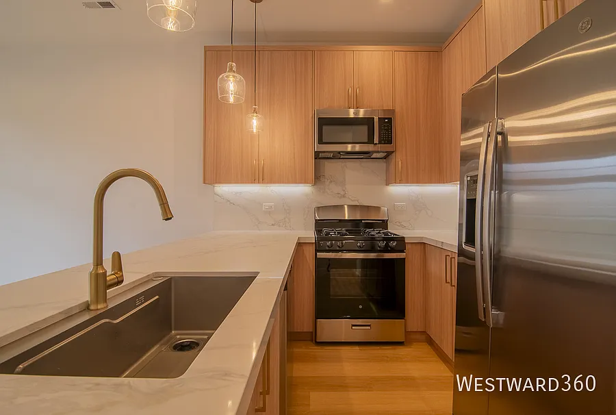 Building Photo - 2046 W Washington Blvd #3