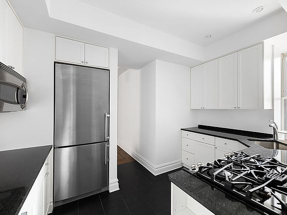 3rd image of 25 5th Ave APT 7E