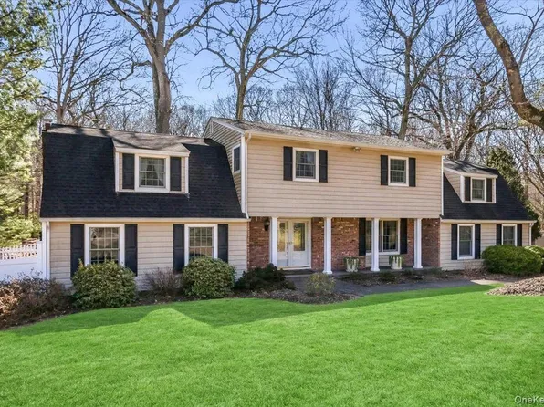 12 Bob O Link Lane, Northport, NY 11768