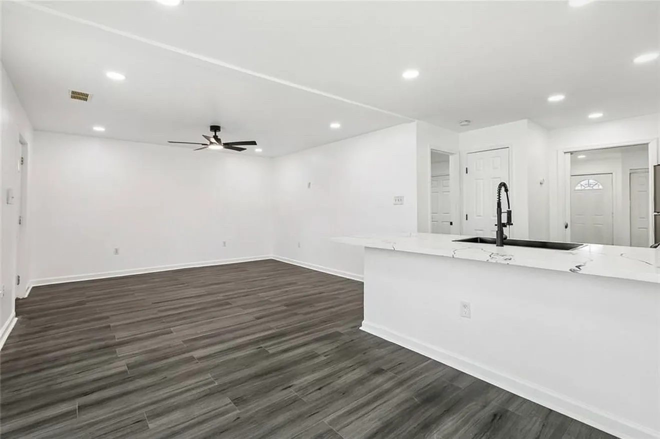 2 bed, 984 sqft, $1,550 — Photo 4