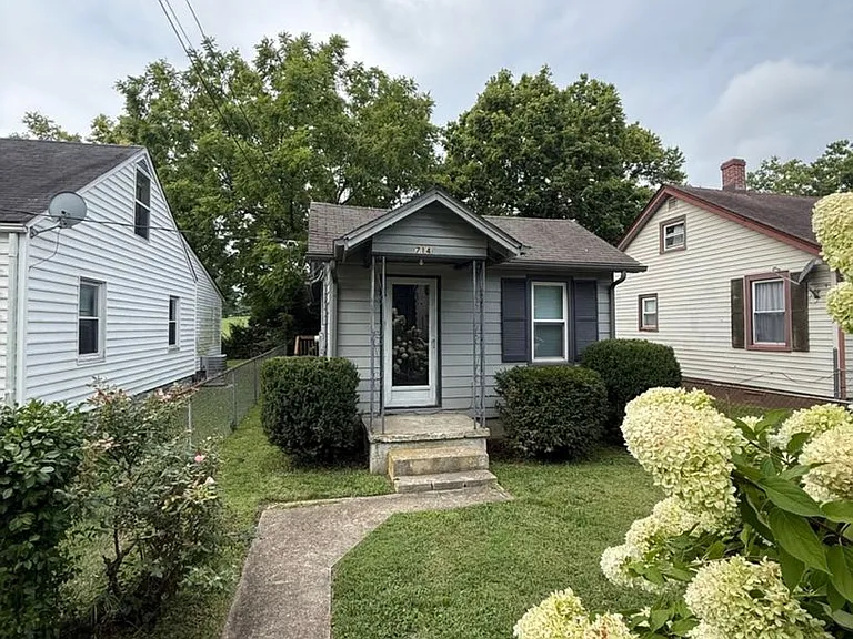 714 Golfview Dr — Photo 1