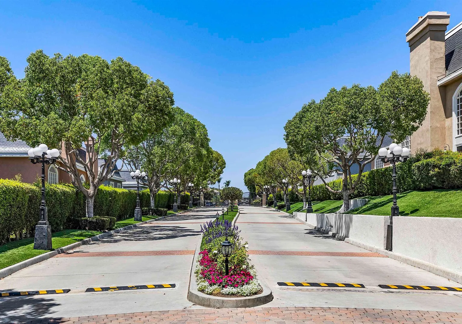 Discover Luxury Living in One of Carlsbad's Most Exclusive Gated Communities — Photo 1